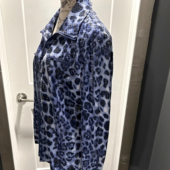 Clara S - Blue Animal Print Jacket. XL - Picture 2 of 5